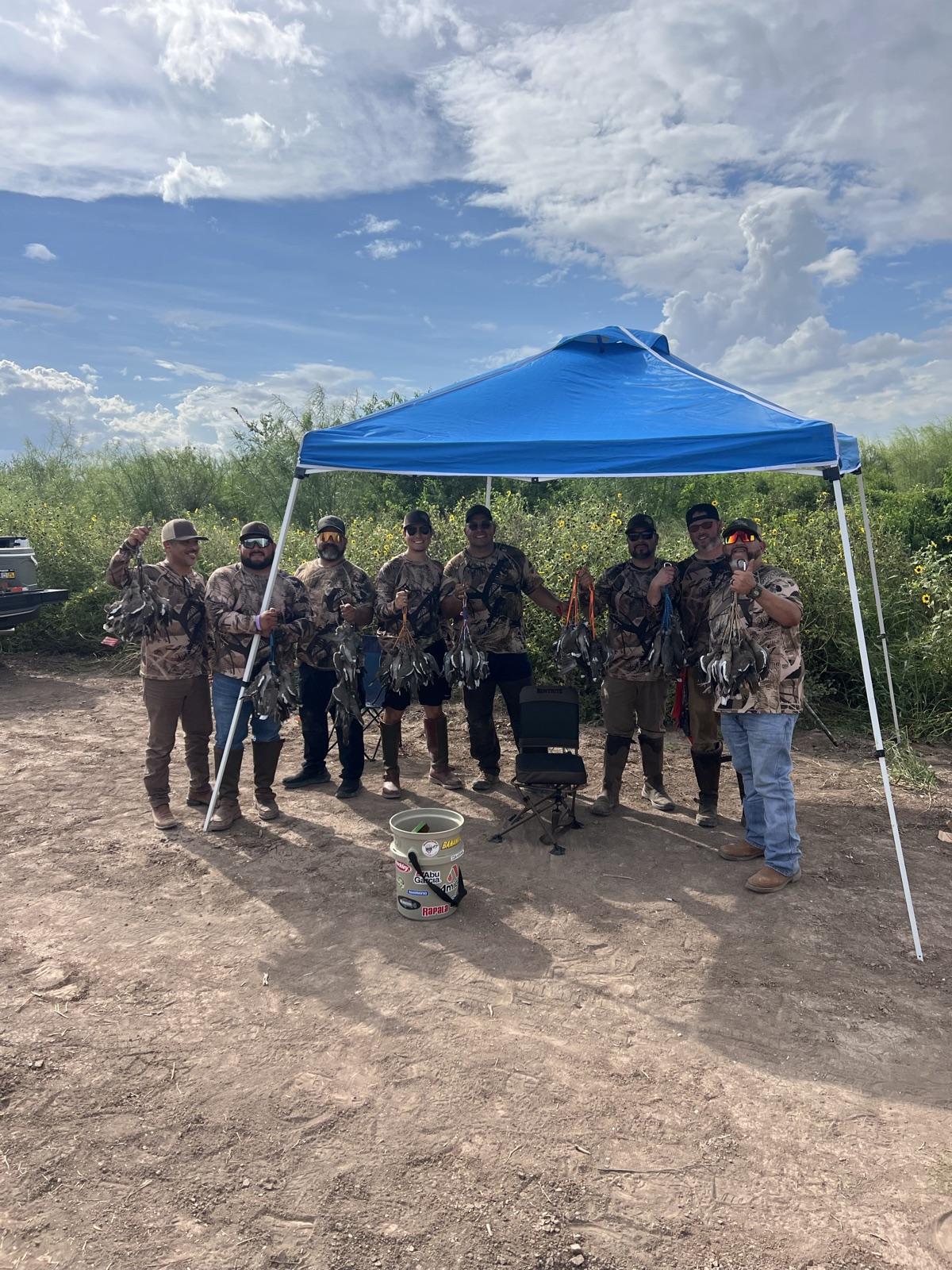 A full group holding their straps after a Rio Grande Valley group hunt